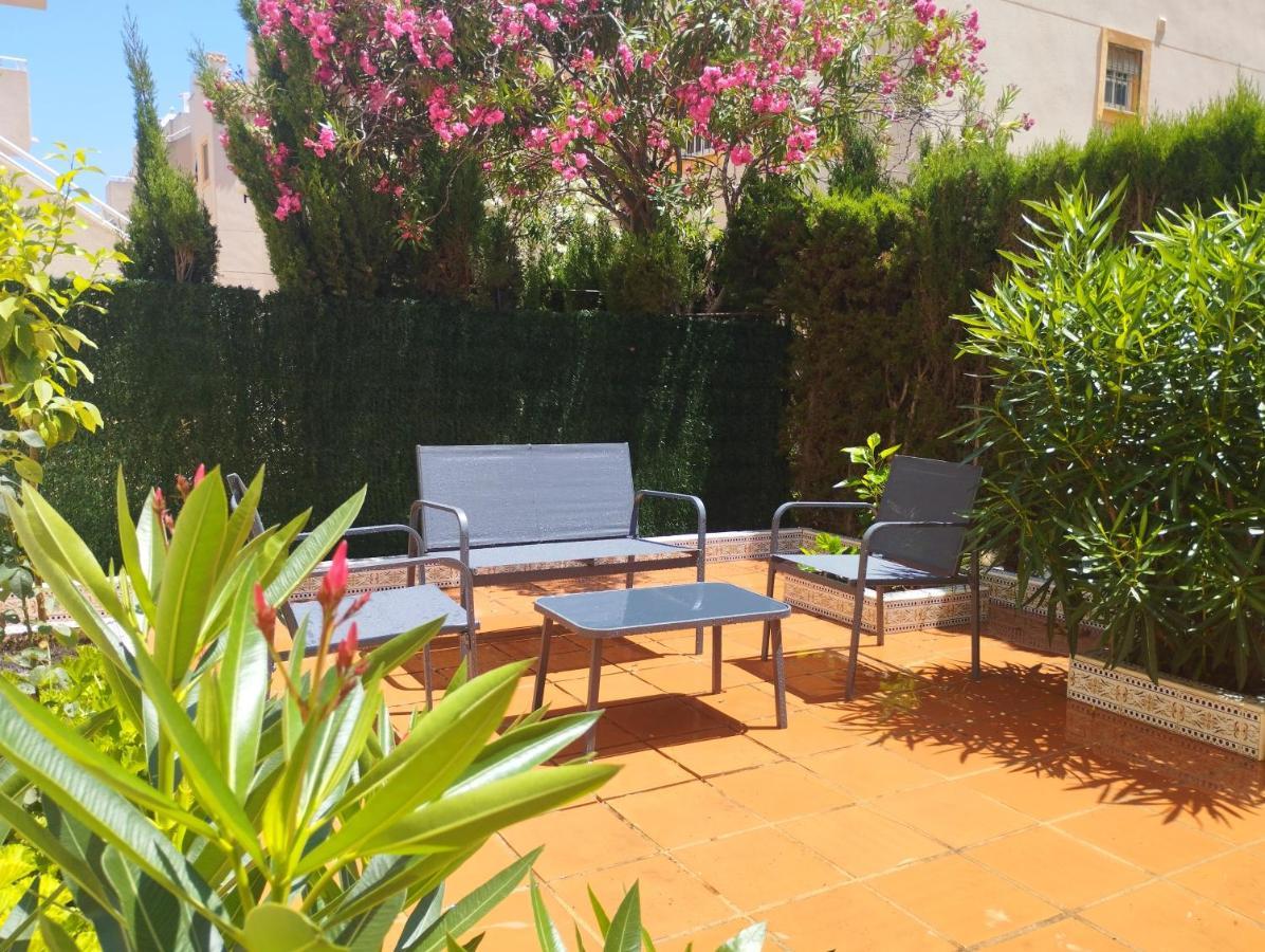 Torrevista Three Bedroom Apartment, Two Swimming Pools And Garage Torrevieja Kültér fotó