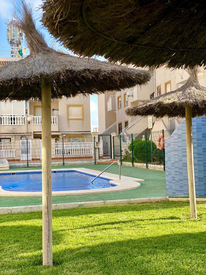 Torrevista Three Bedroom Apartment, Two Swimming Pools And Garage Torrevieja Kültér fotó